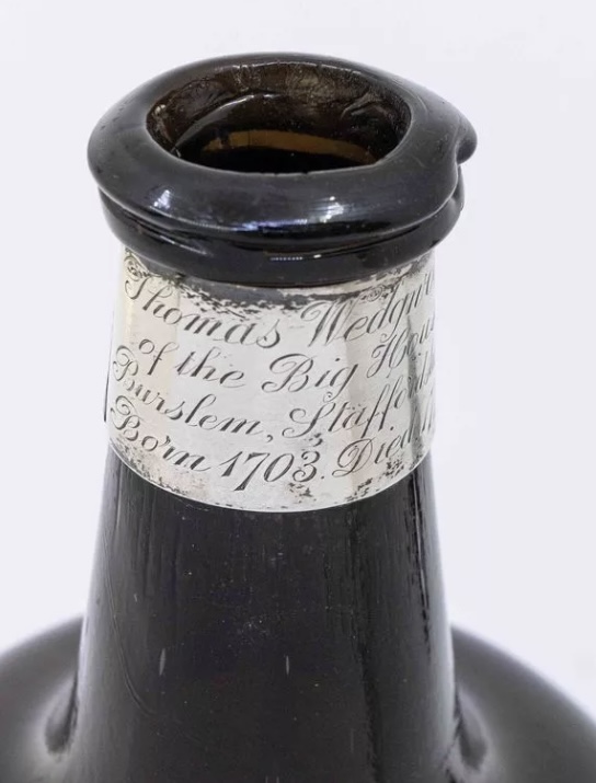 Wedgwood-Bottle-neck.jpg